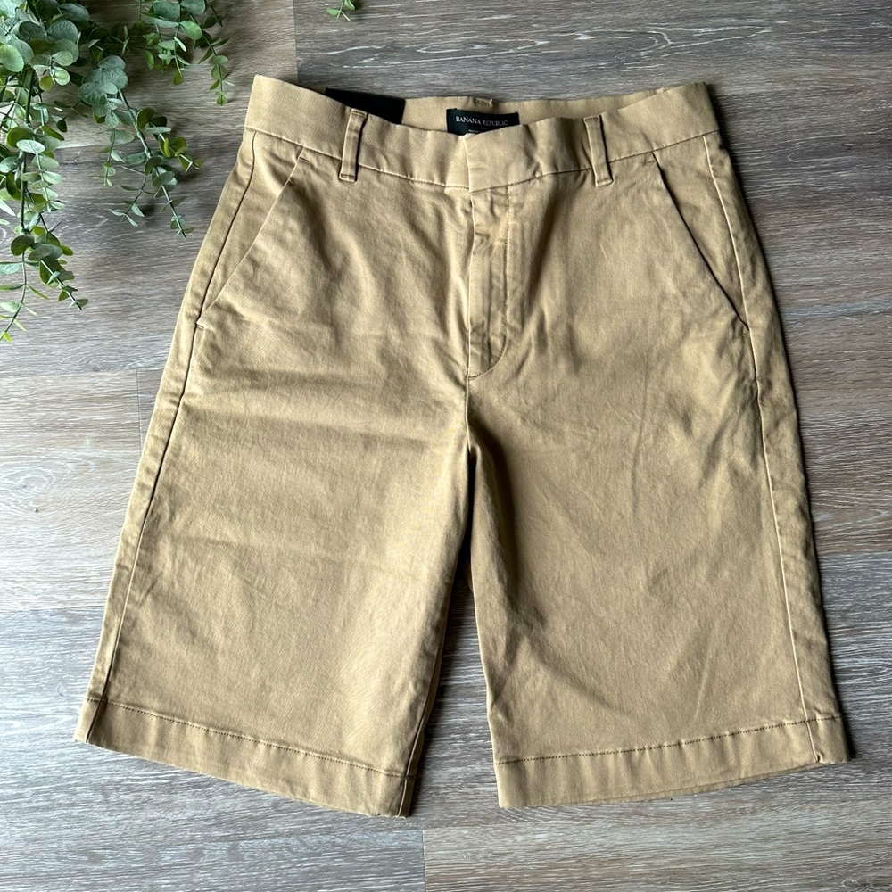 Women’s Banana Republic Chino Flat Front Shorts NWT